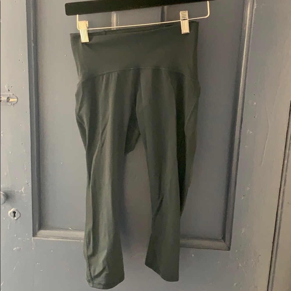 Lulu lemon size 4 teal mesh side hi-rise capris